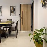 Lum Urban - Modern With Free Parking דירה